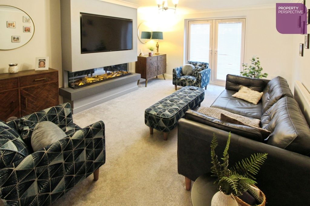 Property photo 2 of 12 Lounge