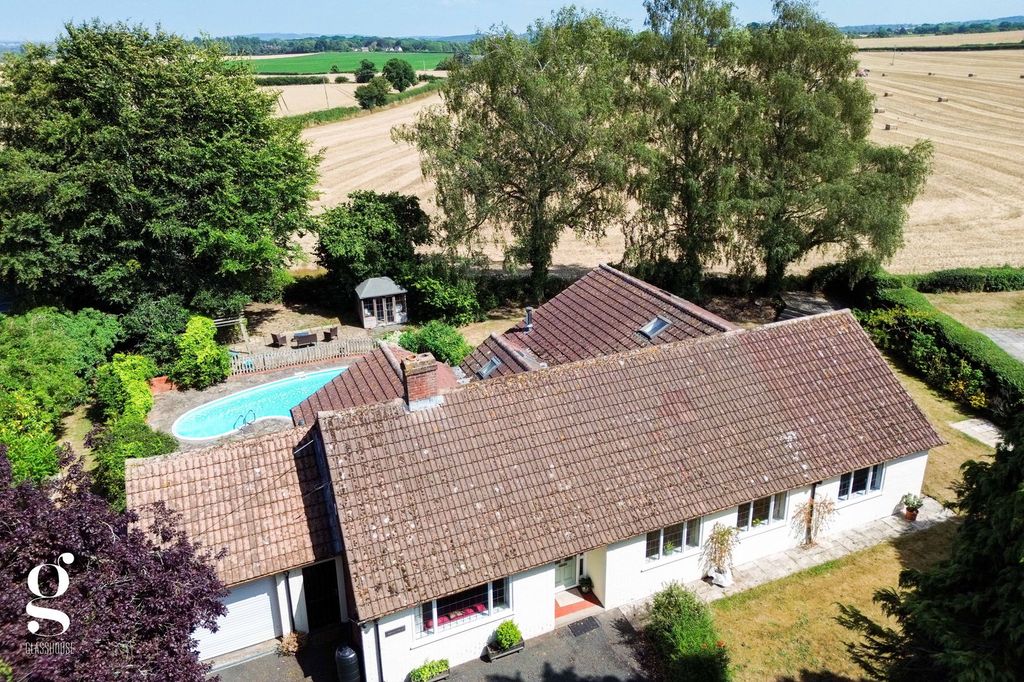Property photo 2 of 40