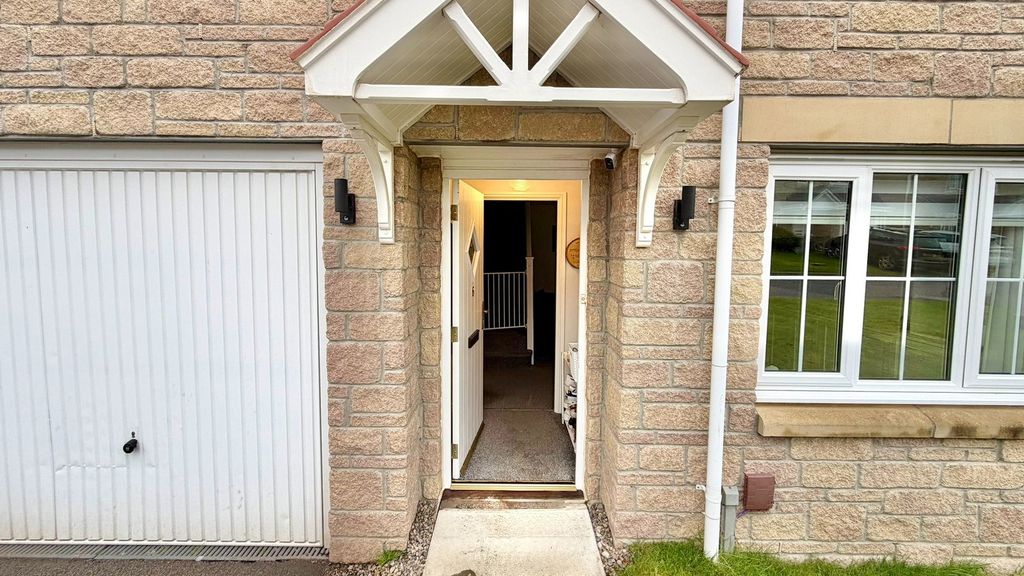 Property photo 2 of 31