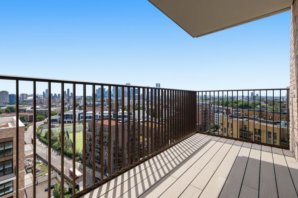Property photo 2 of 17 3