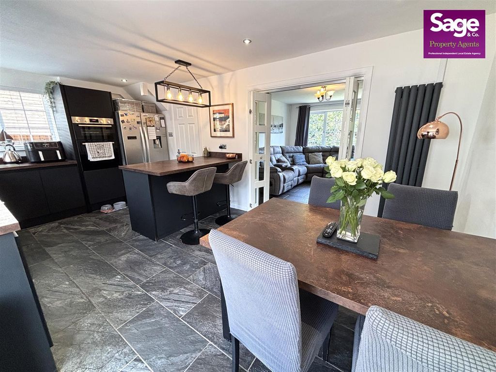 Property photo 2 of 27