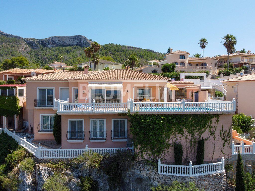 Property photo 1 of 58 Authentic Villa With Sea And Mountain Views For Sale In Dénia
