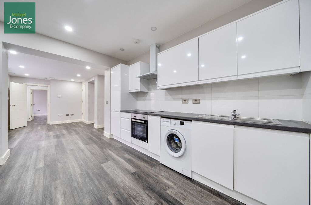 Property photo 2 of 7 Kitchen