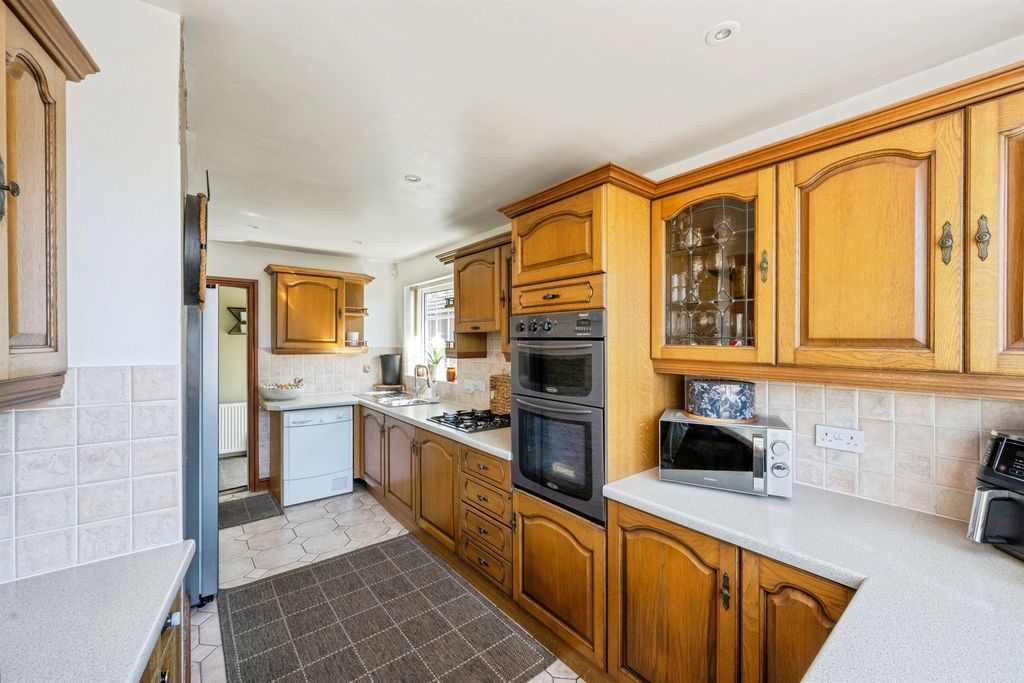 Property photo 3 of 16
