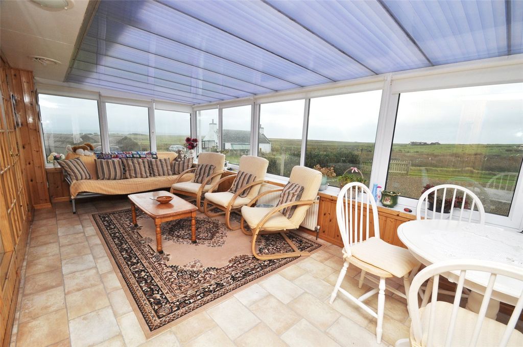 Property photo 2 of 18 Conservatory (1)