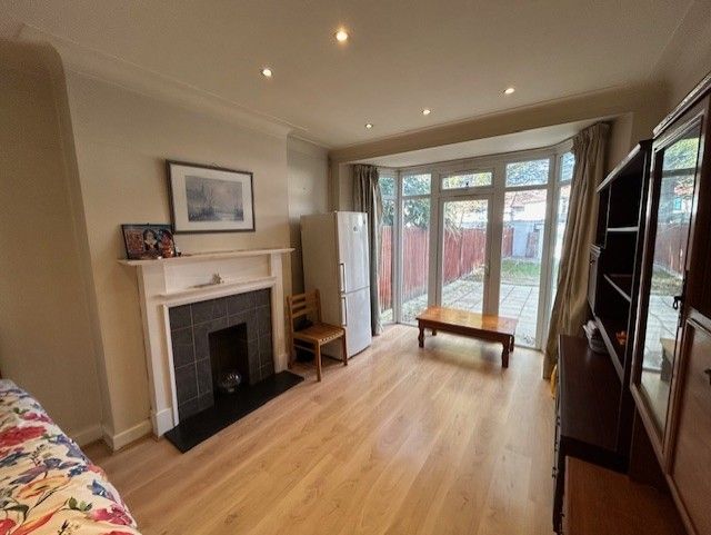 Property photo 3 of 12 Reception 2