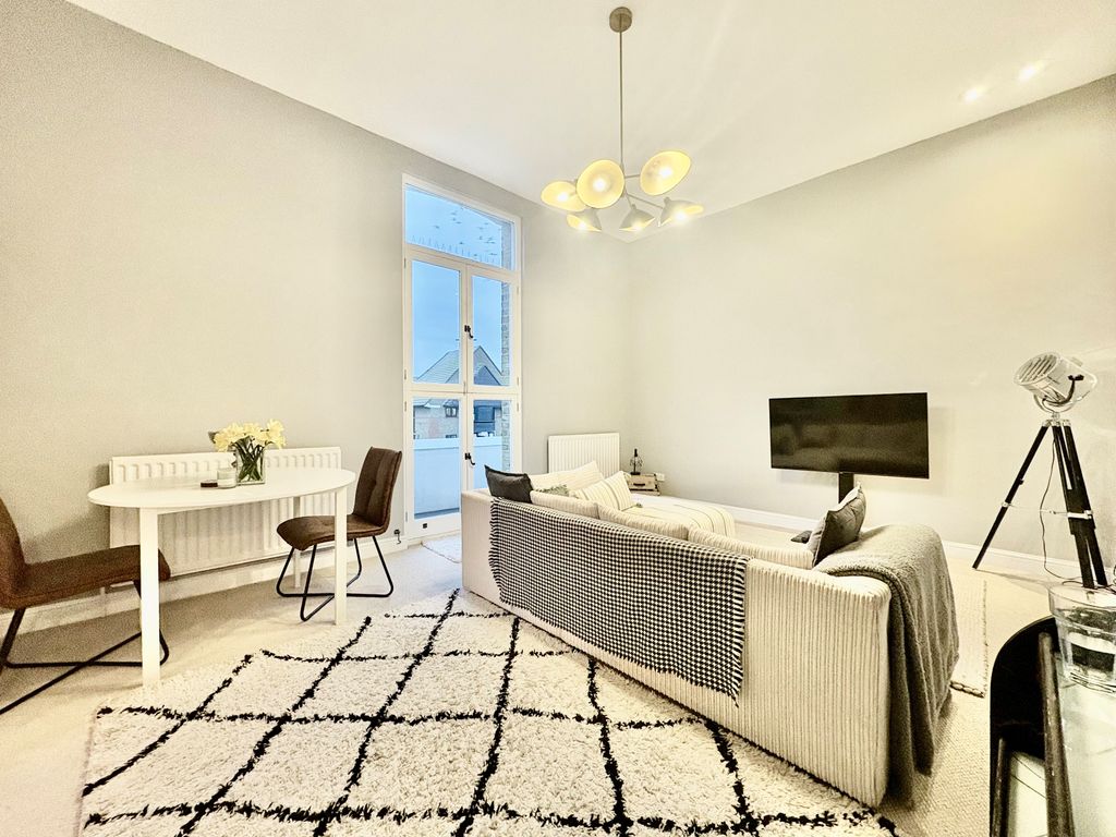 Property photo 1 of 14 Bathroom