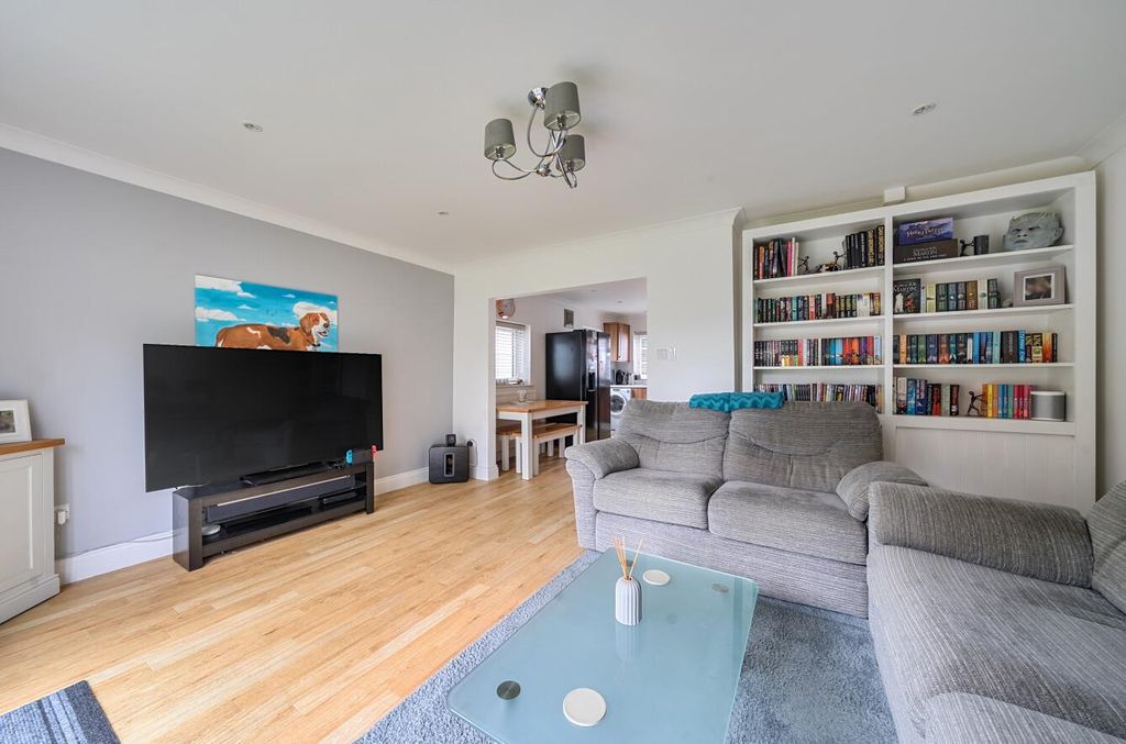 Property photo 3 of 18 1401699-13-696E305716776.Jpg