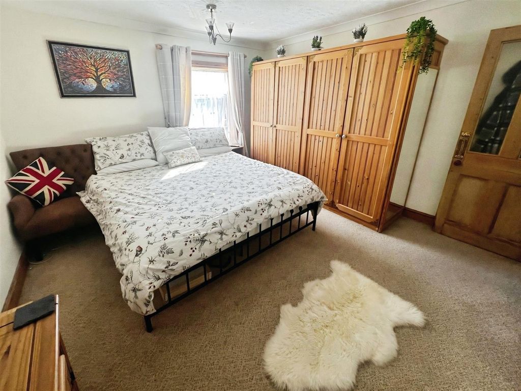 Property photo 3 of 11 Bedroom 1