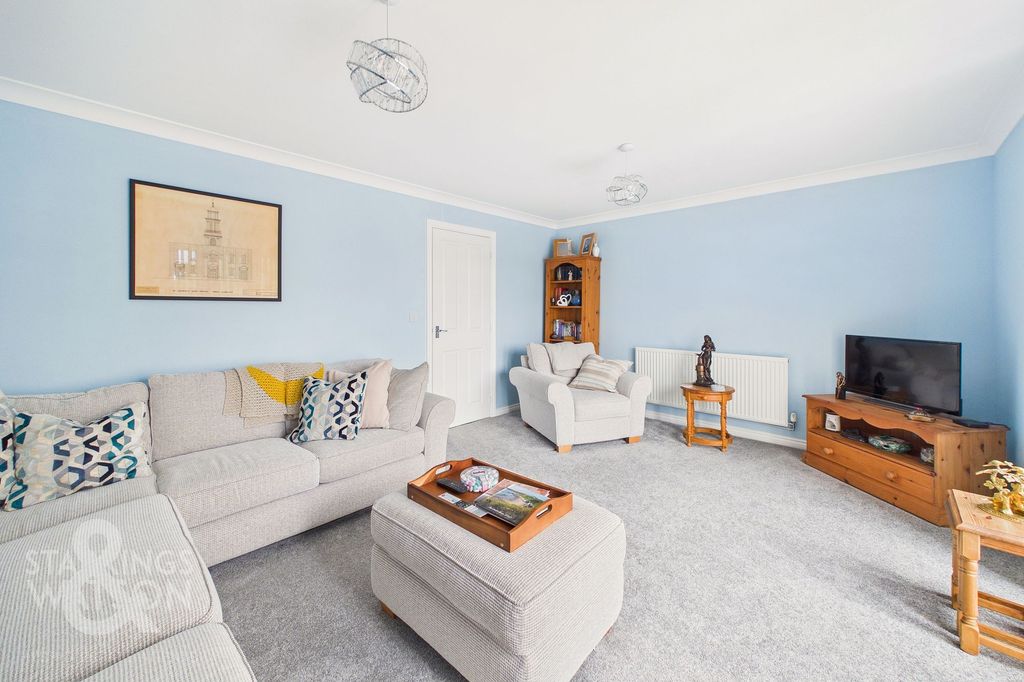 Property photo 2 of 31