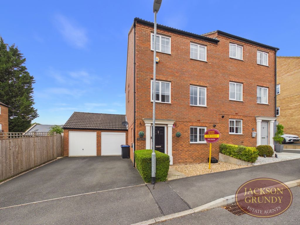 Property photo 1 of 27 Bramble Close