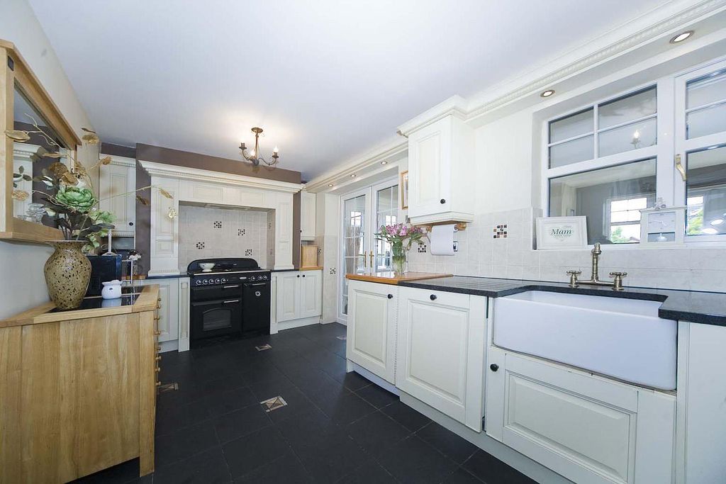 Property photo 2 of 25