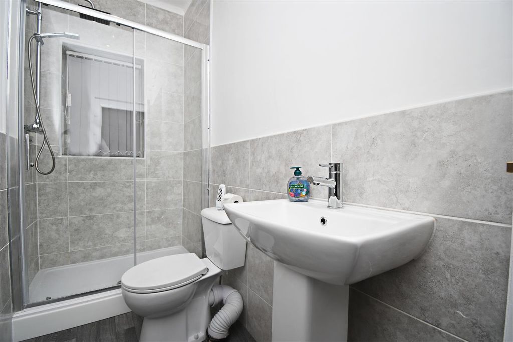 Property photo 2 of 13 20 - 38 Queensberry.Jpg