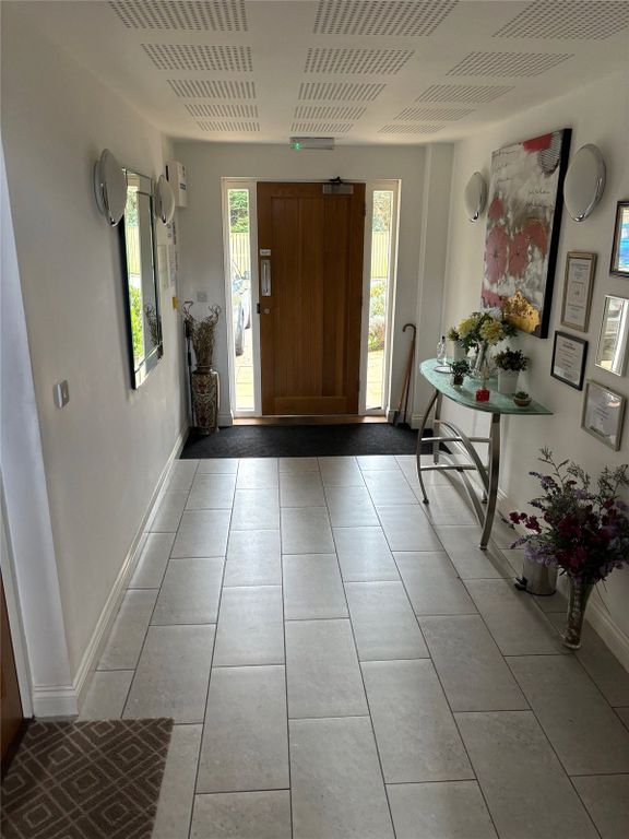 Property photo 2 of 14 Communal Entrance