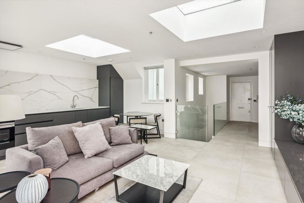 Property photo 3 of 17 Image