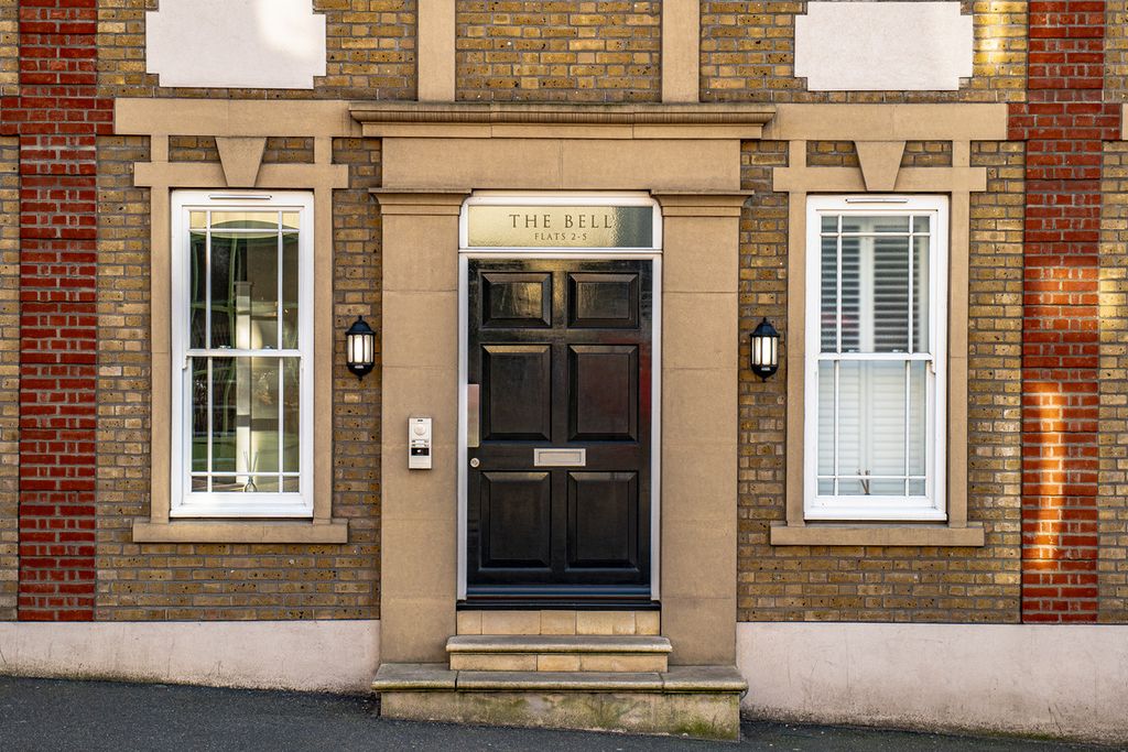 Property photo 2 of 34