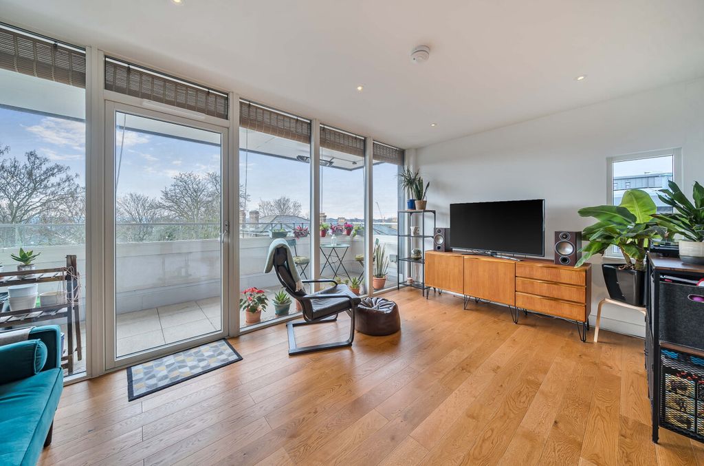 Property photo 3 of 20 1410520-12-6989c4...