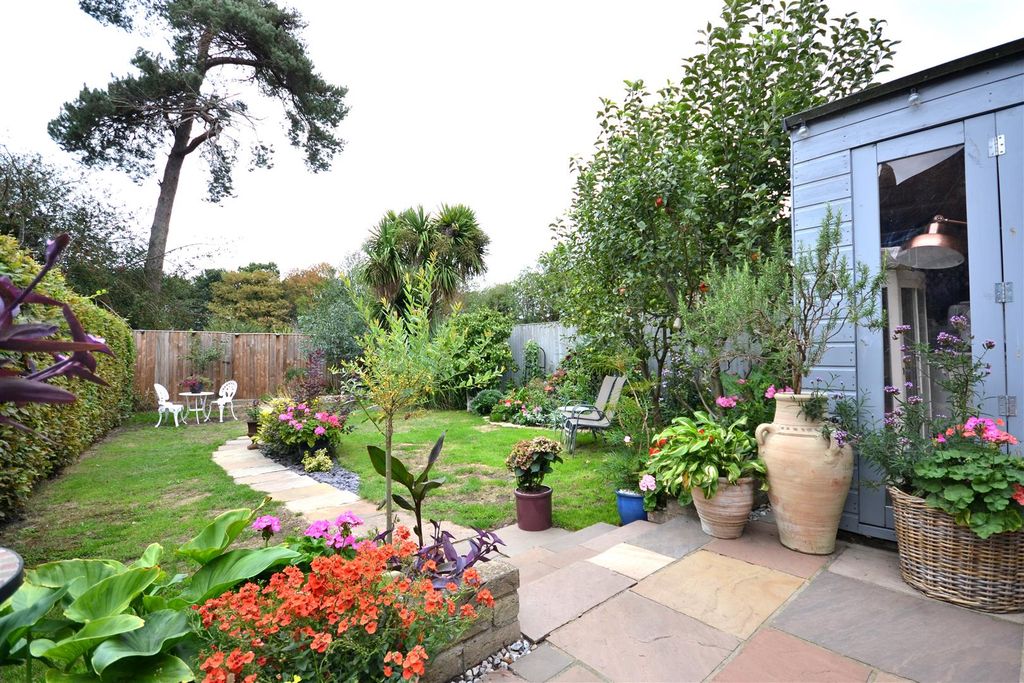 Property photo 3 of 28 Outside