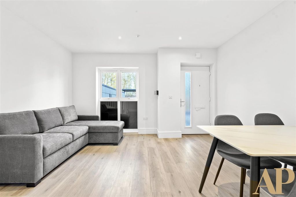 Property photo 2 of 26