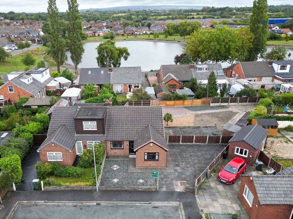 Property photo 1 of 18 30 Harlech Avenue