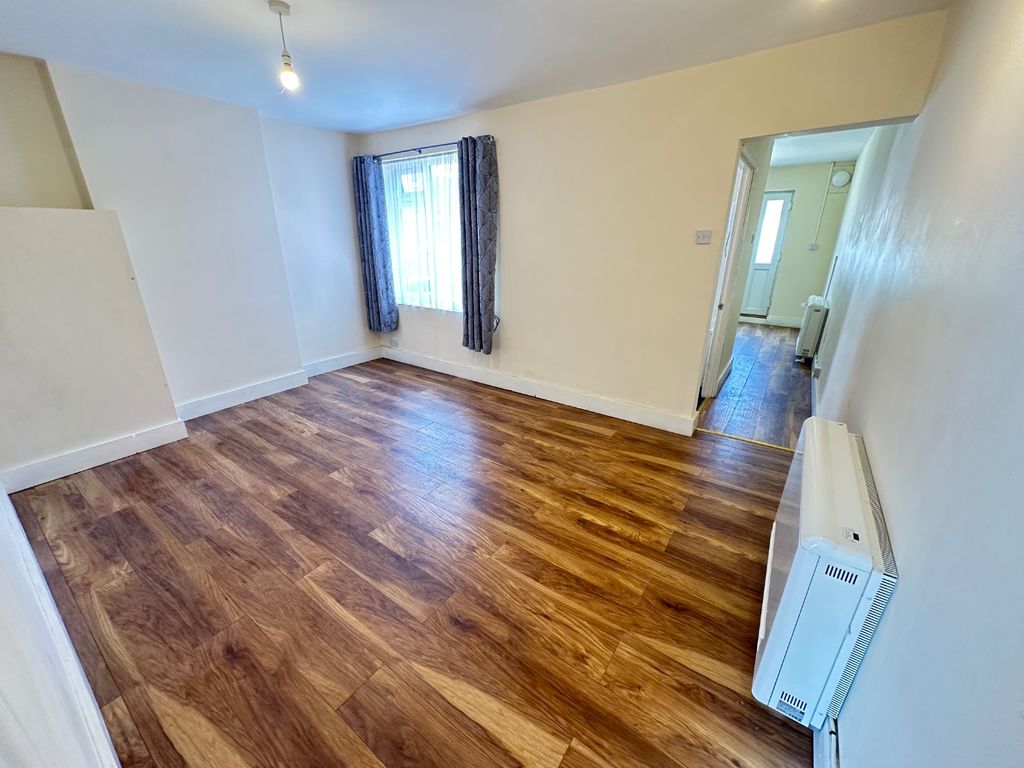 Property photo 3 of 6 4495853