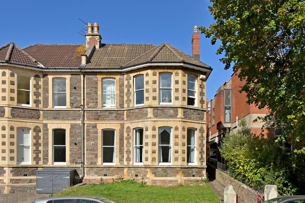 Property photo 1 of 10 Picture No. 11