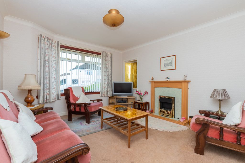 Property photo 2 of 19 61 Kinpurnie Road Paisley 3L-17