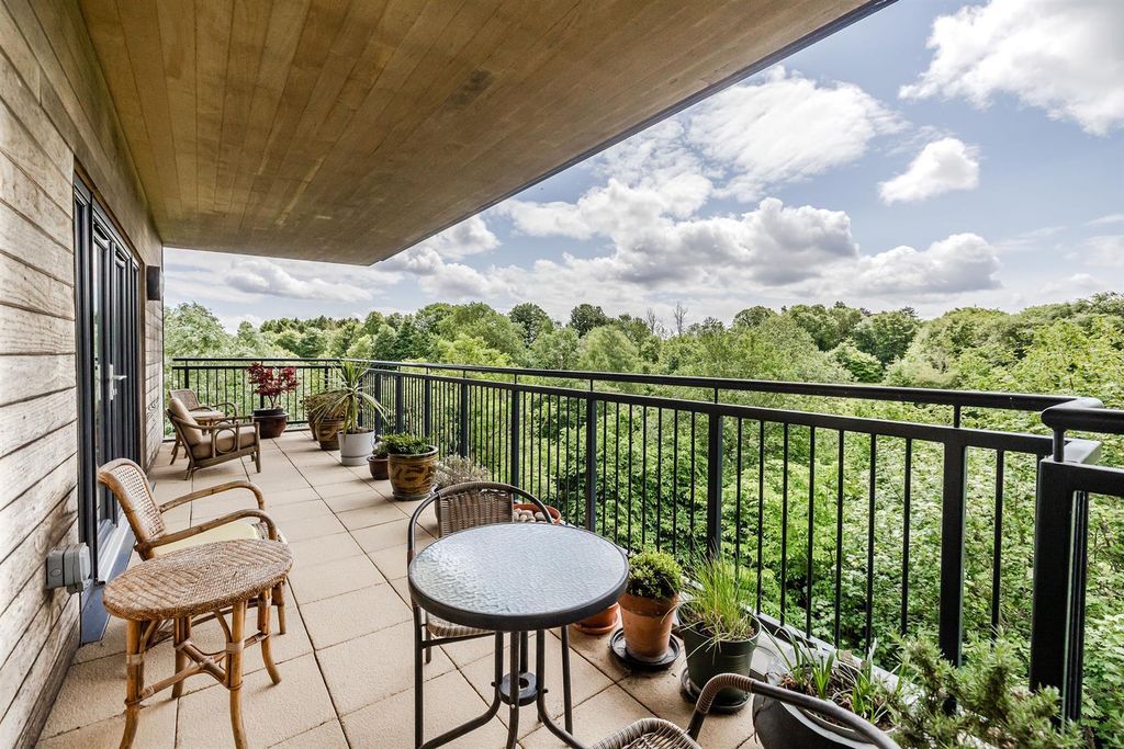 Property photo 2 of 24