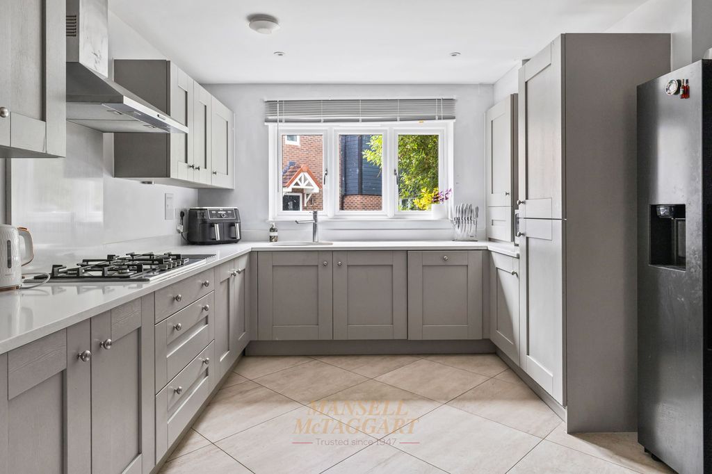 Property photo 2 of 31