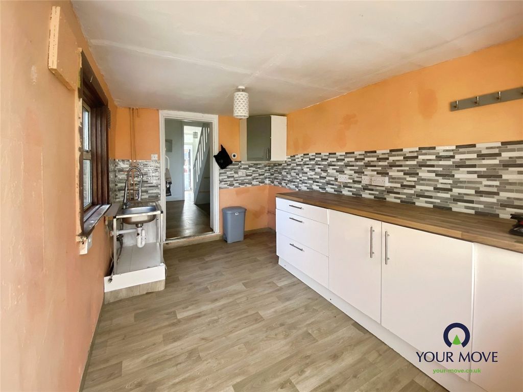 Property photo 3 of 13 Kitchen