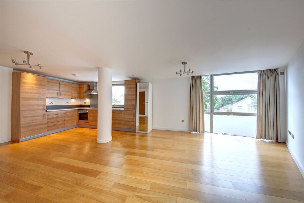 Property photo 1 of 9 Wimbledon Reception