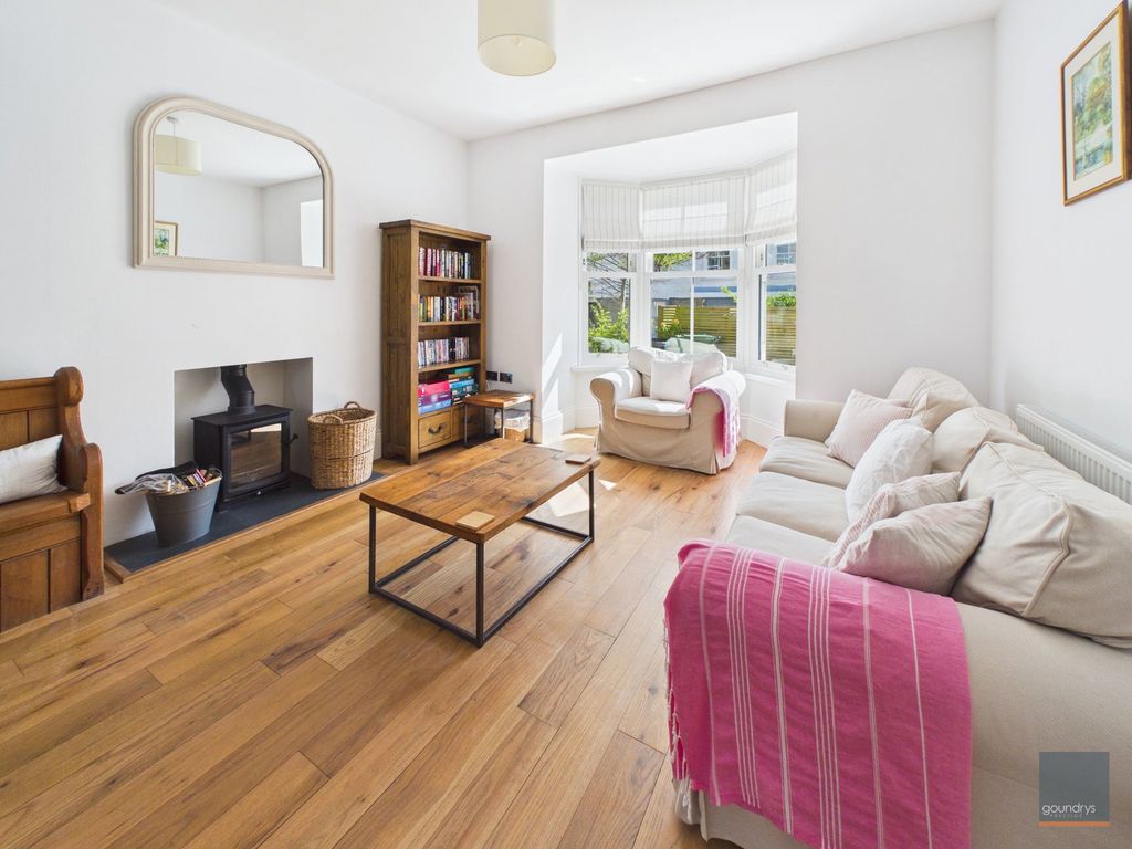 Property photo 2 of 33