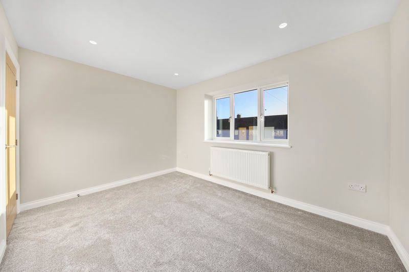 Property photo 3 of 32 Bed1