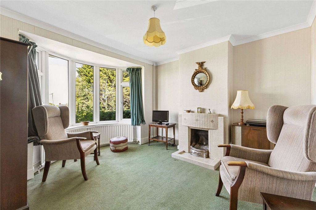 Property photo 3 of 18 Sitting Room