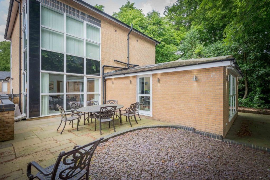 Property photo 3 of 27