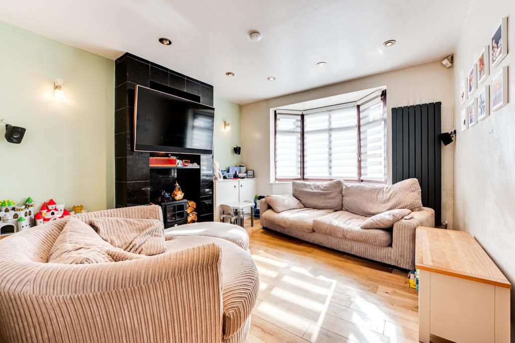 Property photo 3 of 35 17 Tennyson Road, Rothwell-14.Jpg