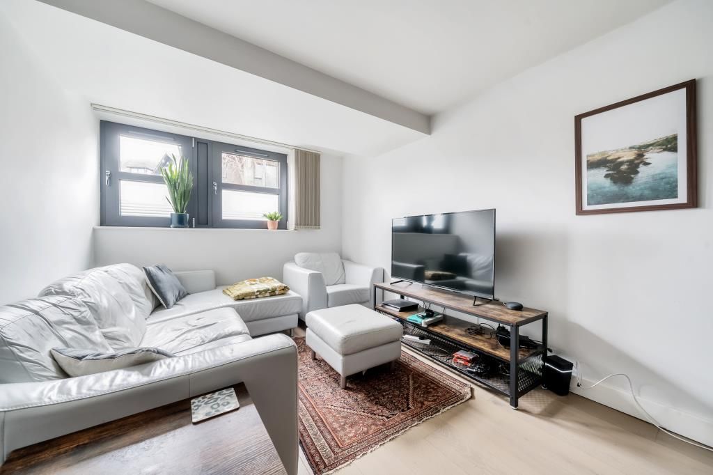 Property photo 3 of 10 Lounge Area