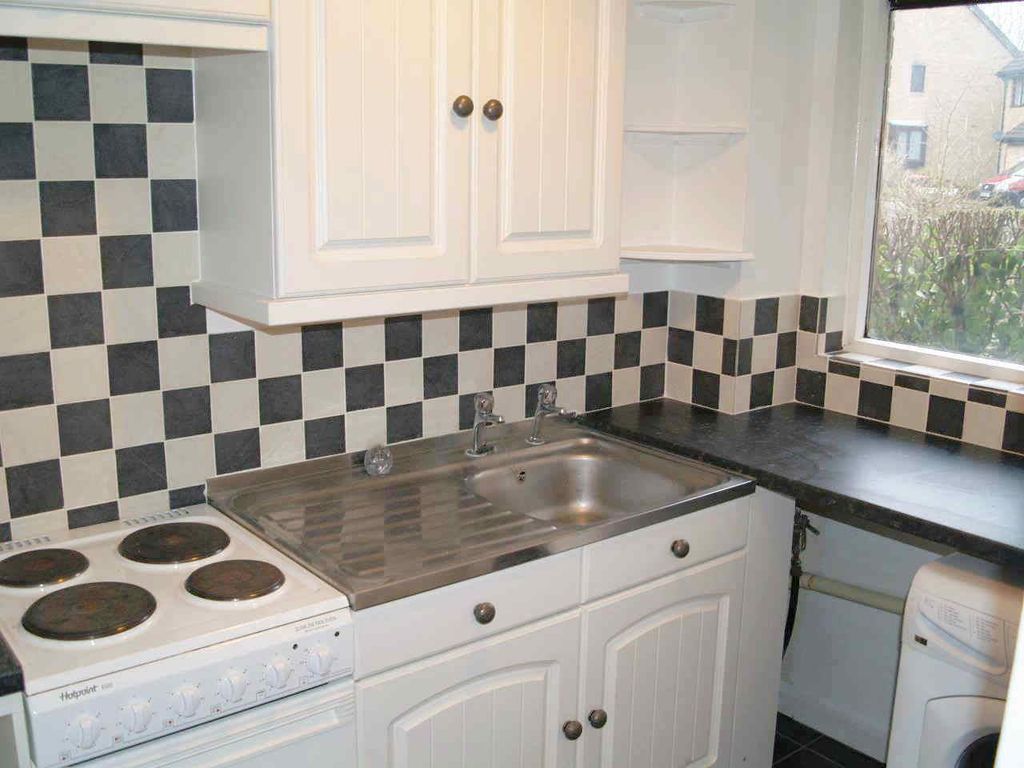 Property photo 3 of 5 Fitted Kitchen