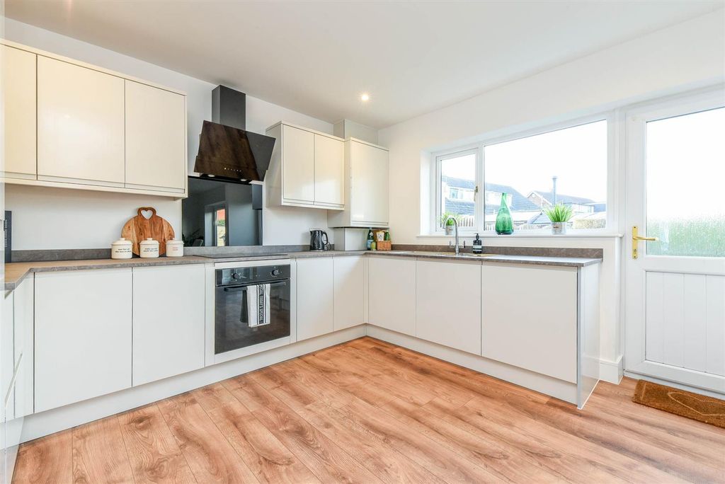 Property photo 3 of 24 Kitchen