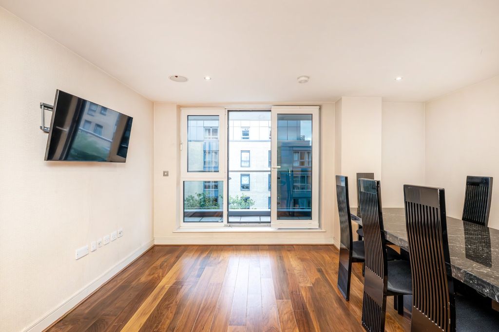 Property photo 2 of 12 Picture No. 18