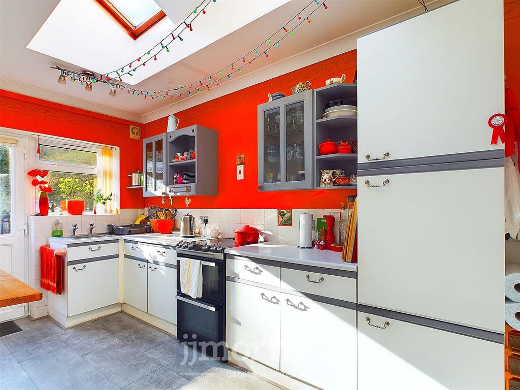 Property photo 2 of 14 Kitchen