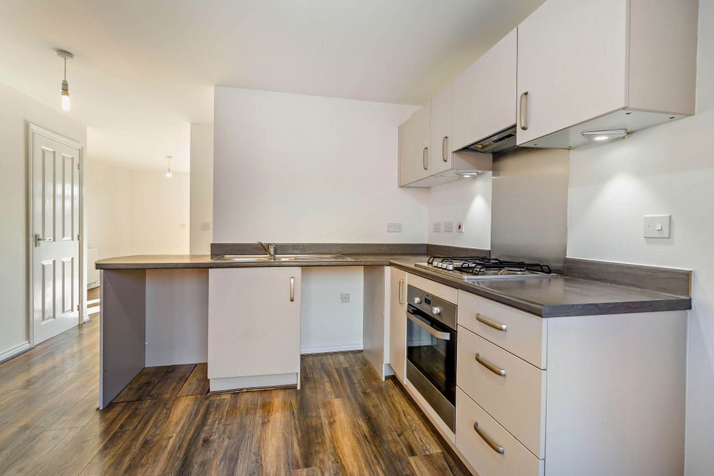 Property photo 3 of 17 Kitchen