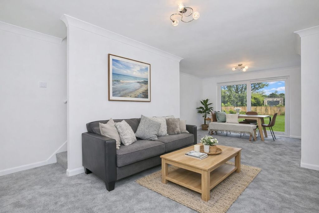 Property photo 2 of 19 F1886F2c-70c8-4c69-Acfb-F601475A9B73.Jpg