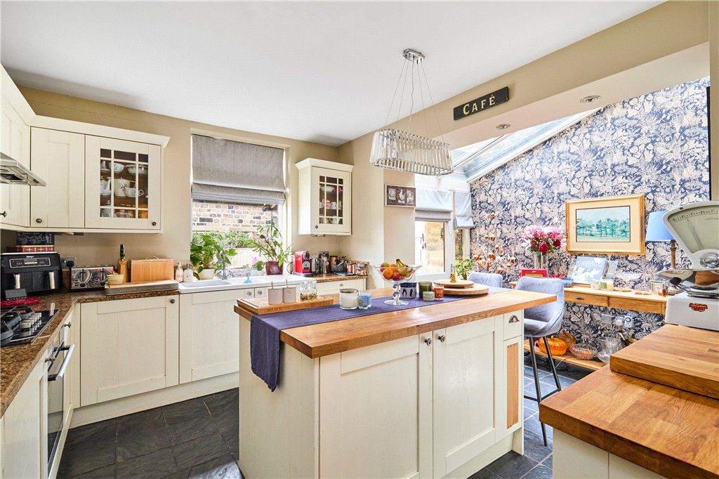 Property photo 3 of 19 Breakfast Kitchen