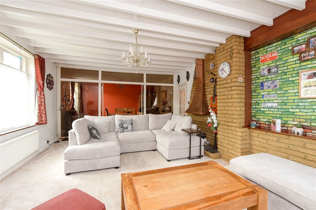 Property photo 3 of 21 Lounge