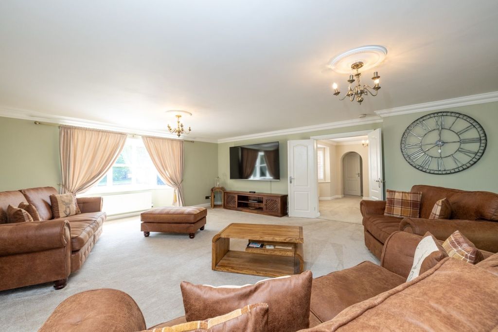 Property photo 3 of 52 14Efab6E-B5Fc-4E41-B1E4-51dc07d32A43