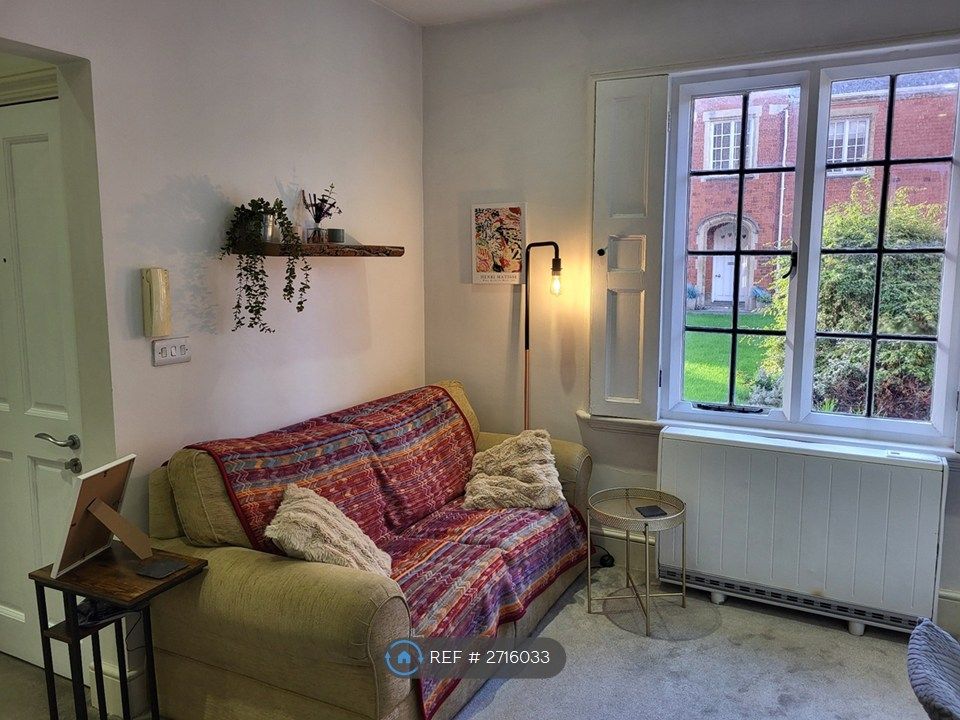 Property photo 3 of 10 Lounge