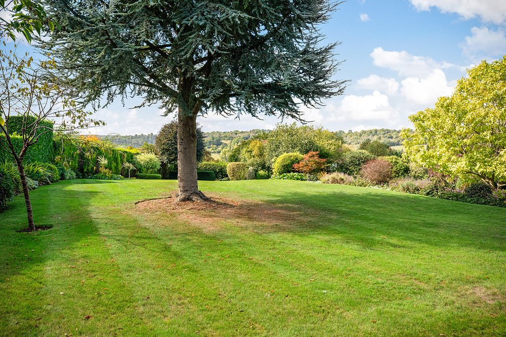 Property photo 3 of 52 House. Partnership