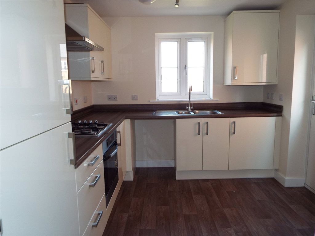 Property photo 3 of 12 Kitchen