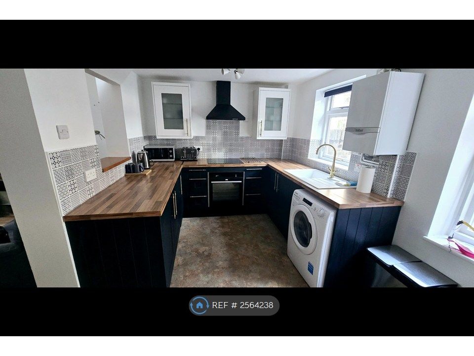 Property photo 2 of 13 Fully Equiped Kitchen